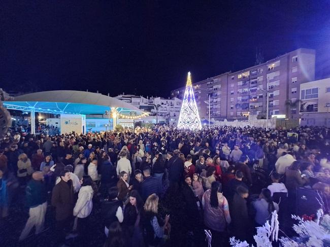 Encendido del alumbrado en la plaza del mercado de Almuñécar.