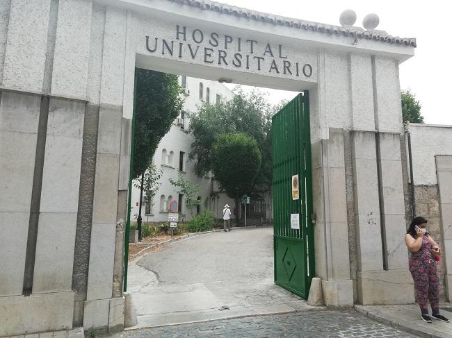 Una de las entradas al antiguo Clínico, donde ahora se harán PCR. Una de las entradas al antiguo Clínico, donde se tomarán muestras para las pruebas PCR.