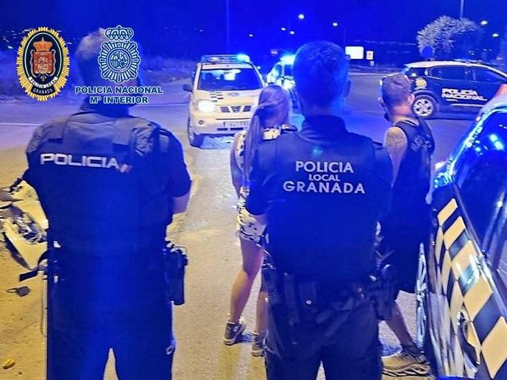 Identificación de personas durante la operación policial.