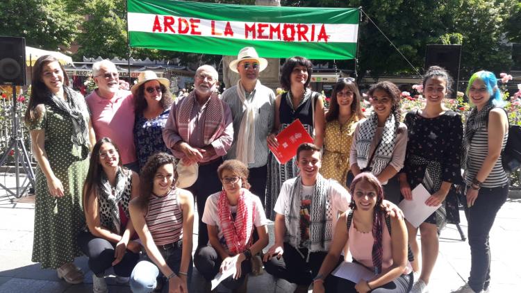 Granada Abierta celebró este domingo en la Plaza Bib-Rambla Arde la Memoria.
