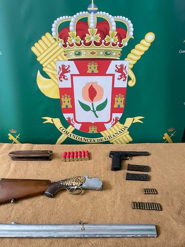 Armas incautadas en la operacion.