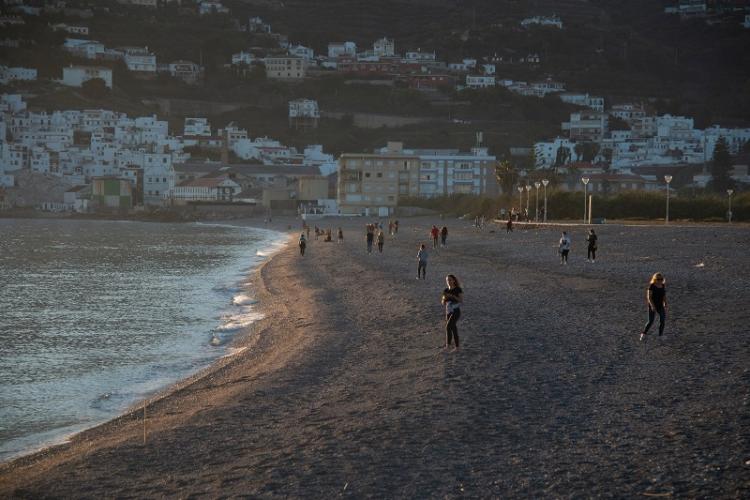 Atardecer en las playas de Salobreña.