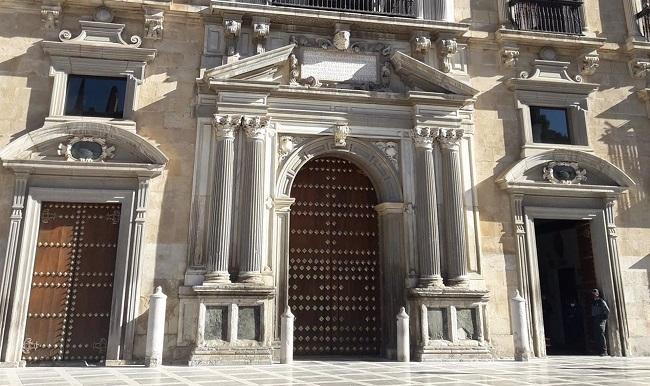 Fachada del TSJA y de la Audiencia de Granada.