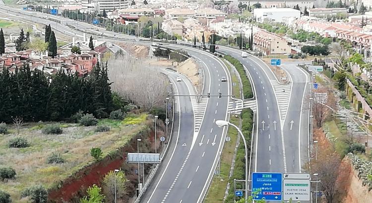 Vista de la autovía sin tráfico durante el confinamiento. Vista de la autovía sin tráfico durante el confinamiento.