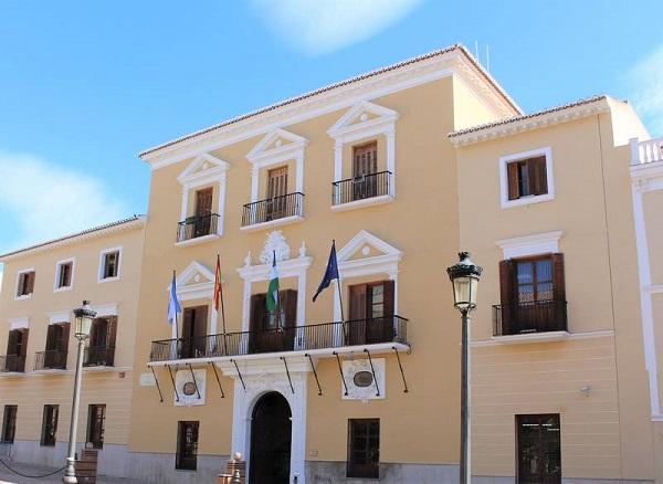 Fachada del Ayuntamiento de Motril. Fachada del Ayuntamiento de Motril.