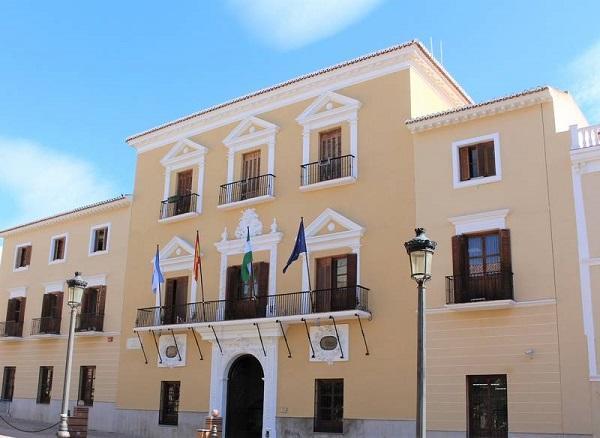 Fachada del Ayuntamiento de Motril. Fachada del Ayuntamiento de Motril.