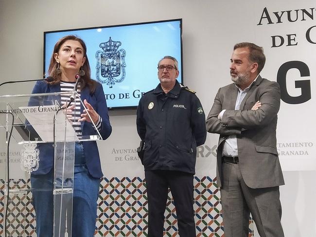 Raquel Ruz con el jefe de la Policía Local y el portavoz del gobierno local.