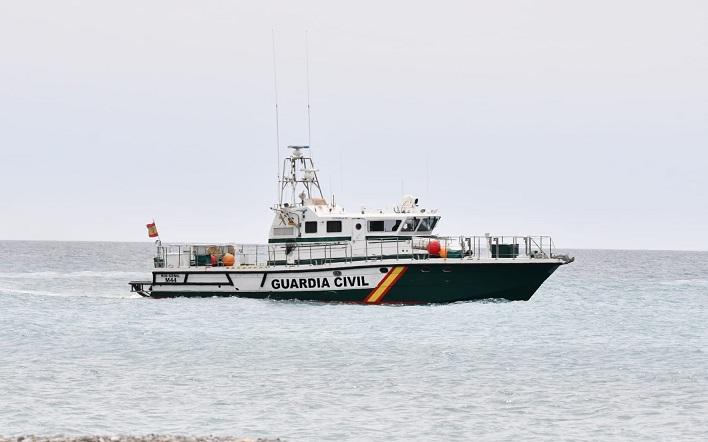 Embarcación de la Guardia Civil en el litoral granadino. 