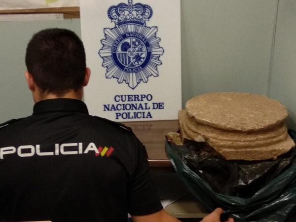 La base de la columna robada fue recuperada y los cuatro autores de los hechos, detenidos. La base de la columna robada fue recuperada y los cuatro autores de los hechos, detenidos.