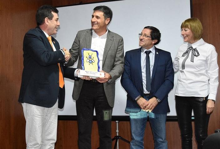 El alcalde de Baza ya recogió el año pasado una distinción por su elevado gasto social.