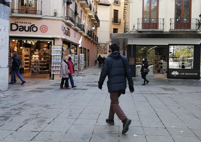 Viandantes en Bib-Rambla.