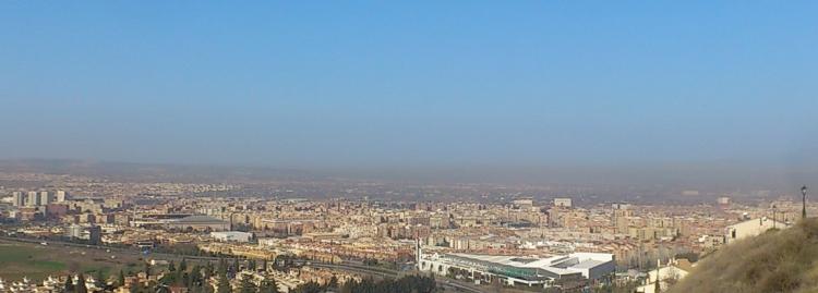 Boina de contaminación sobre Granada en el invierno de 2019. 