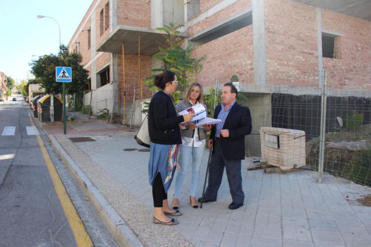 Francés, Carazo y Valero en su visita a Bola de Oro.