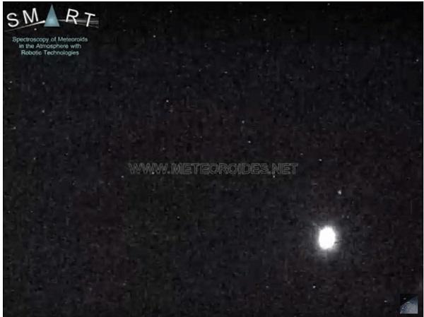 Imagen de la bola de fuego cruzando los cielos. Imagen de la bola de fuego cruzando los cielos.
