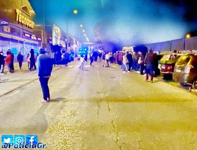 La Policía Local recibió una llamada alertando de un botellón en el que los jóvenes cortaban la vía.