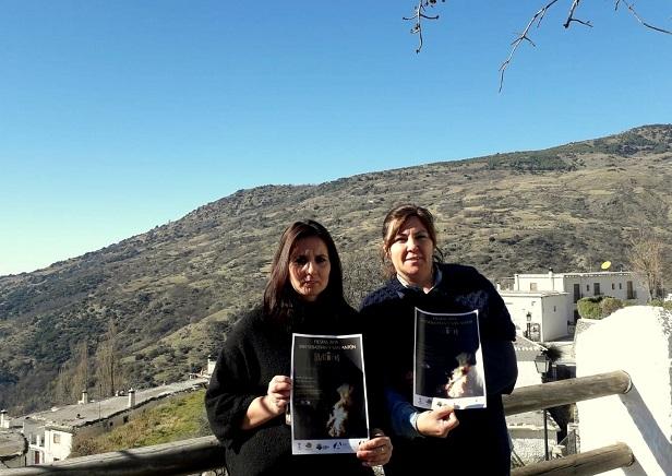 La alcaldesa (drcha.), Mª Carmen Pérez, y la concejala Eva Perea. 