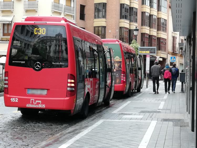 Autobuses que cubren las líneas con el Albaicín, la Alhambra y el Sacromonte.