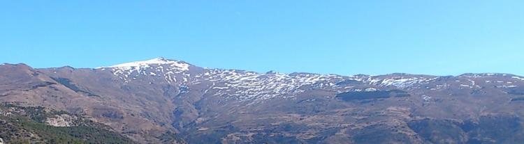 Pico del Caballo, el tres mil más al sur de Sierra Nevada, con muy poca nieve, en una imagen tomada este sábado.