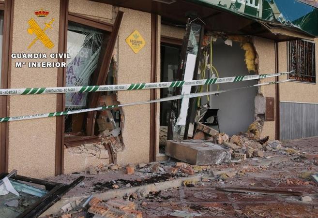 Uno de los cajeros destrozados en uno de los robos. 