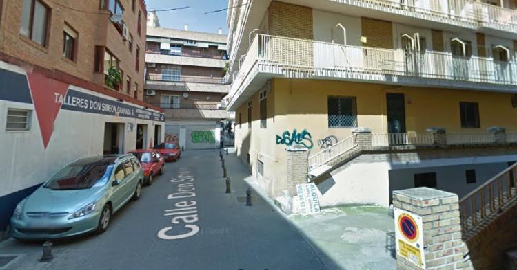 Calle Don Simeón, donde ha ocurrido el brutal asalto. Calle Don Simeón, donde ha ocurrido el brutal asalto.