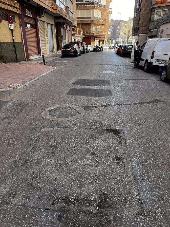 Estado de la calle Las Flores, entre Camino de Ronda Arabial.