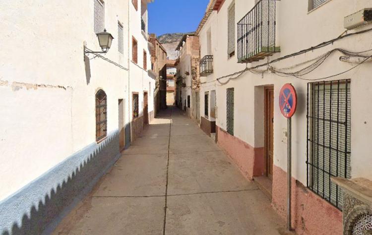 El anciano vivía en la calle Gloria, una estrecha vía del centro de Dúrcal.