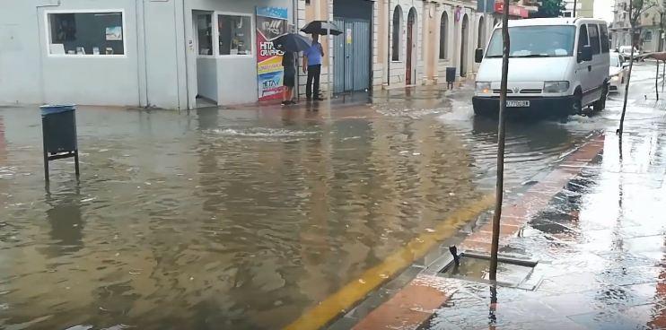 Calle San Miguel, inundada tras la tormenta. 