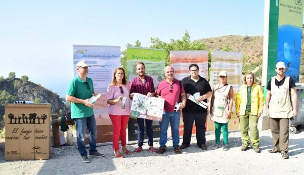 Presentación de la campaña junto a la playa de Cantarriján.