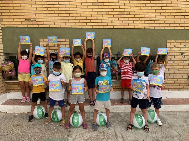 El material de la campaña llega a las escuelas de verano.