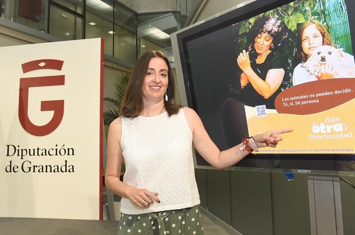 Carmen Fernández presenta la campaña 'Sé persona, date otra oportunidad'.