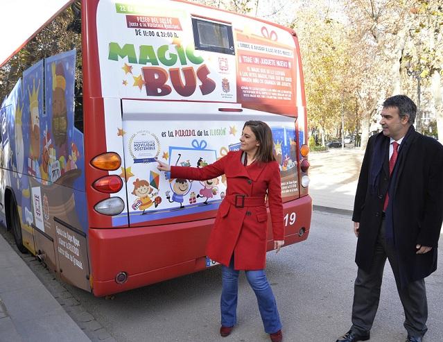 El 'Magic Bus' está junto a la Biblioteca del Salón.