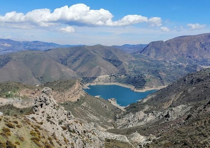 Vista del embalse de Canales. 