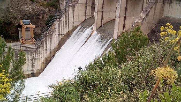 Contrapresa del embalse de Canales, en Pinos Genil. 