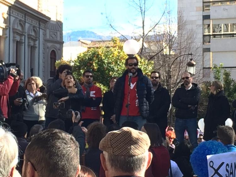 El doctor Candel se dirige a los asistentes al finalizar la manifestación. El doctor Candel se dirige a los asistentes al finalizar la manifestación.