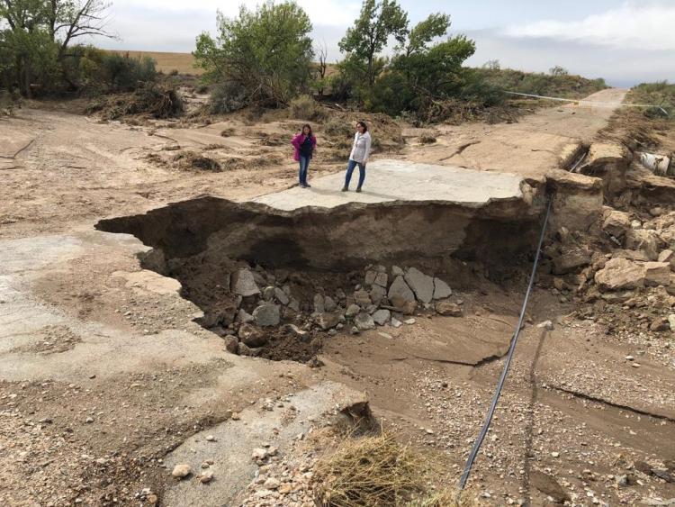 Una docena de vías han resultado afectadas en la provincia de Granada. En la imagen, estado de un camino entre Baza y Caniles.