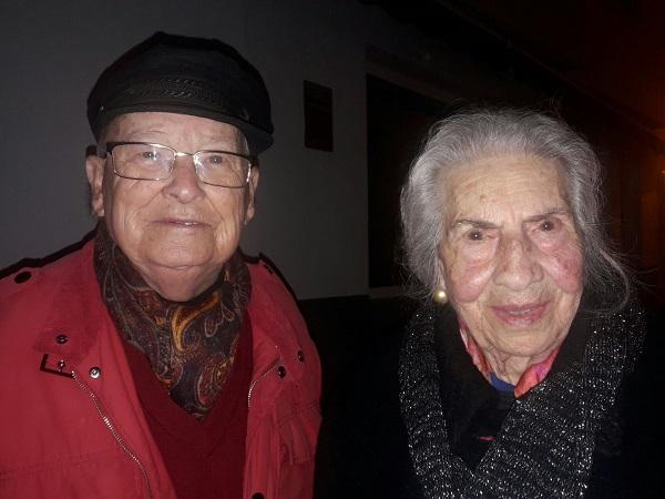 Carmen Gálvez y Antonio Martínez. Carmen Gálvez es superviviente de la Desbandá. Tenía 16 años cuando huyó con su familia de Málaga a Almería. Junto a ella, que ha participado en los actos celebrados en Castell de Ferro, Antonio Martínez, sobrino de Eufrasio Martínez, teniente republicano que murió combatiendo en el frente de Albuñol contra las tropas del general Queipo de Llano. Foto: VJR Granada