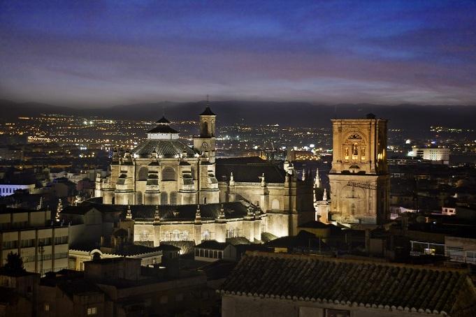La Catedral granadina, de noche. 