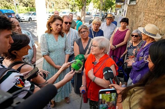 Marisa de la Torre López, presidenta de Cervantes, con ediles socialistas, este jueves.