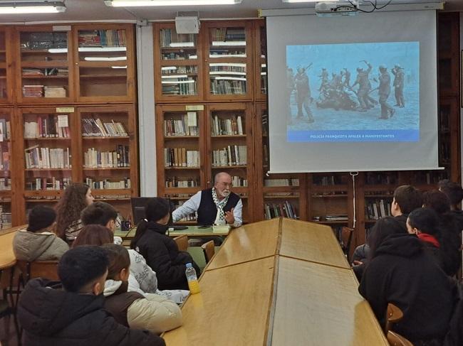 Paco Vigueras, durante la charla en el Hermenegildo Lanz, este 4D.