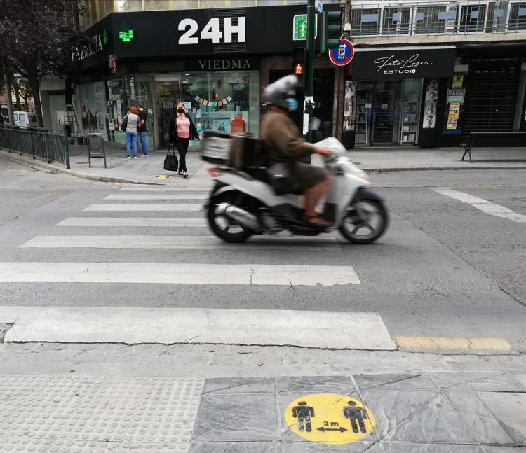 Paso de peatones en el Zaidín, en la capital.