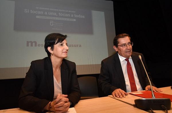 José Entrena y Mercedes Garzón, en la clausura de las jornadas. 