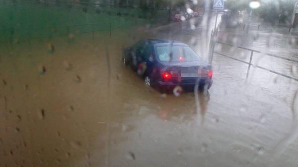 En la capital quedaron túneles y calles anegadas. En la capital quedaron túneles y calles anegadas.