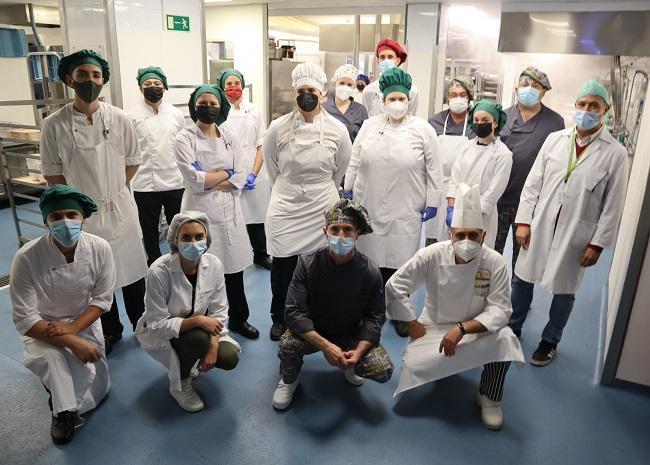 Profesionales y alumnos en las jornadas en el Virgen de las Nieves.