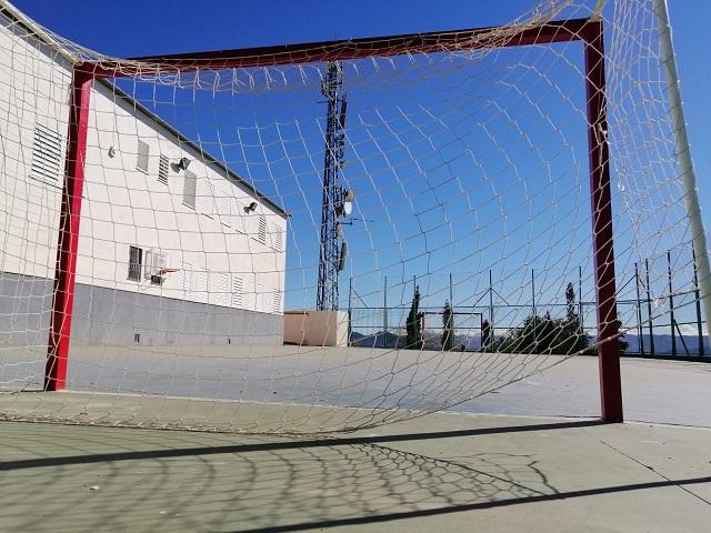 El estudio de CSIF también señala la falta de sombras en los patios de los colegios.