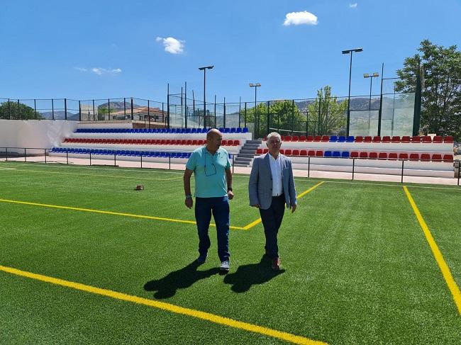Campo de fútbol de césped artificial de Colomera.