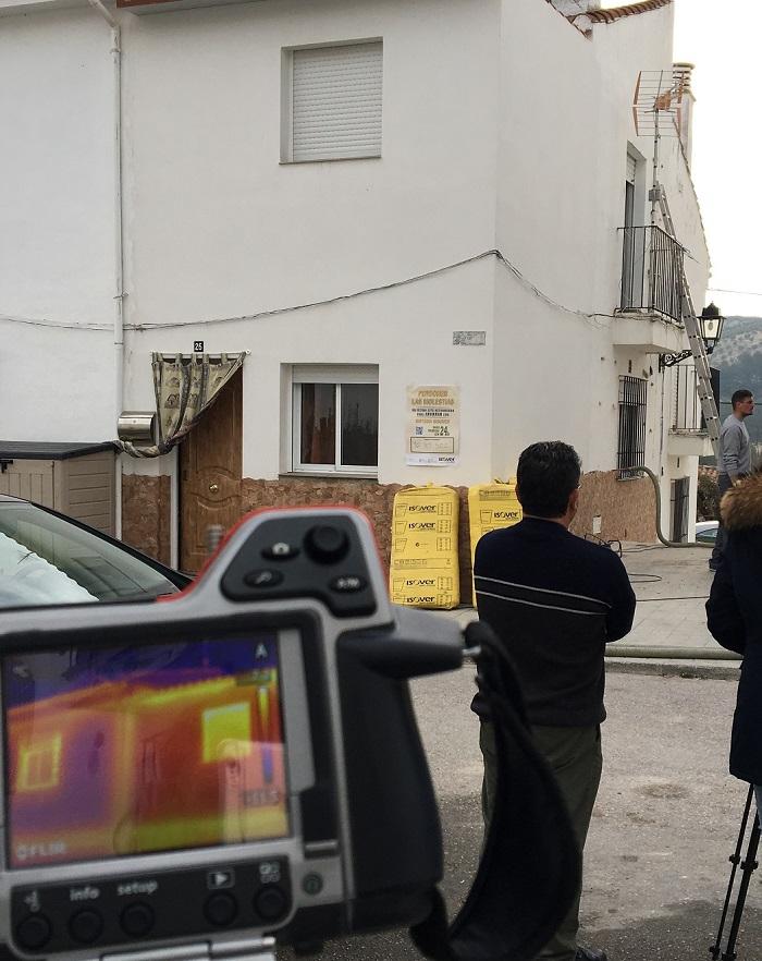 Como premio, se ha dotado a la vivienda de aislamiento térmico. Como premio, se ha dotado a la vivienda de aislamiento térmico.