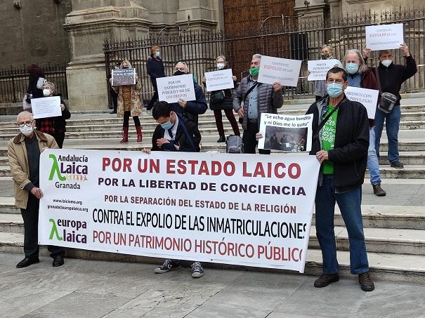 Concentración frente a la Catedral. 