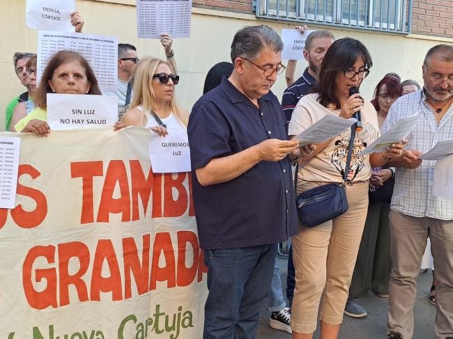 Concentración para denunciar los cortes de luz. 