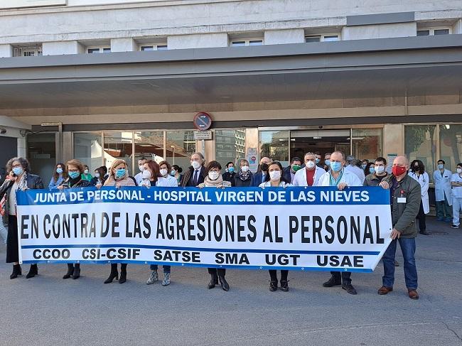 Concentración de condena de hoy por la agresión sufrida por la médica de urgencias del Virgen de las Nieves.