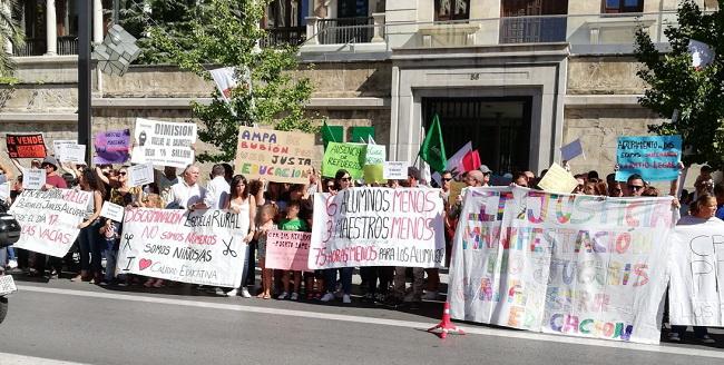 Concentración este martes en Granada para respaldar la movilización de la Alpujarra.